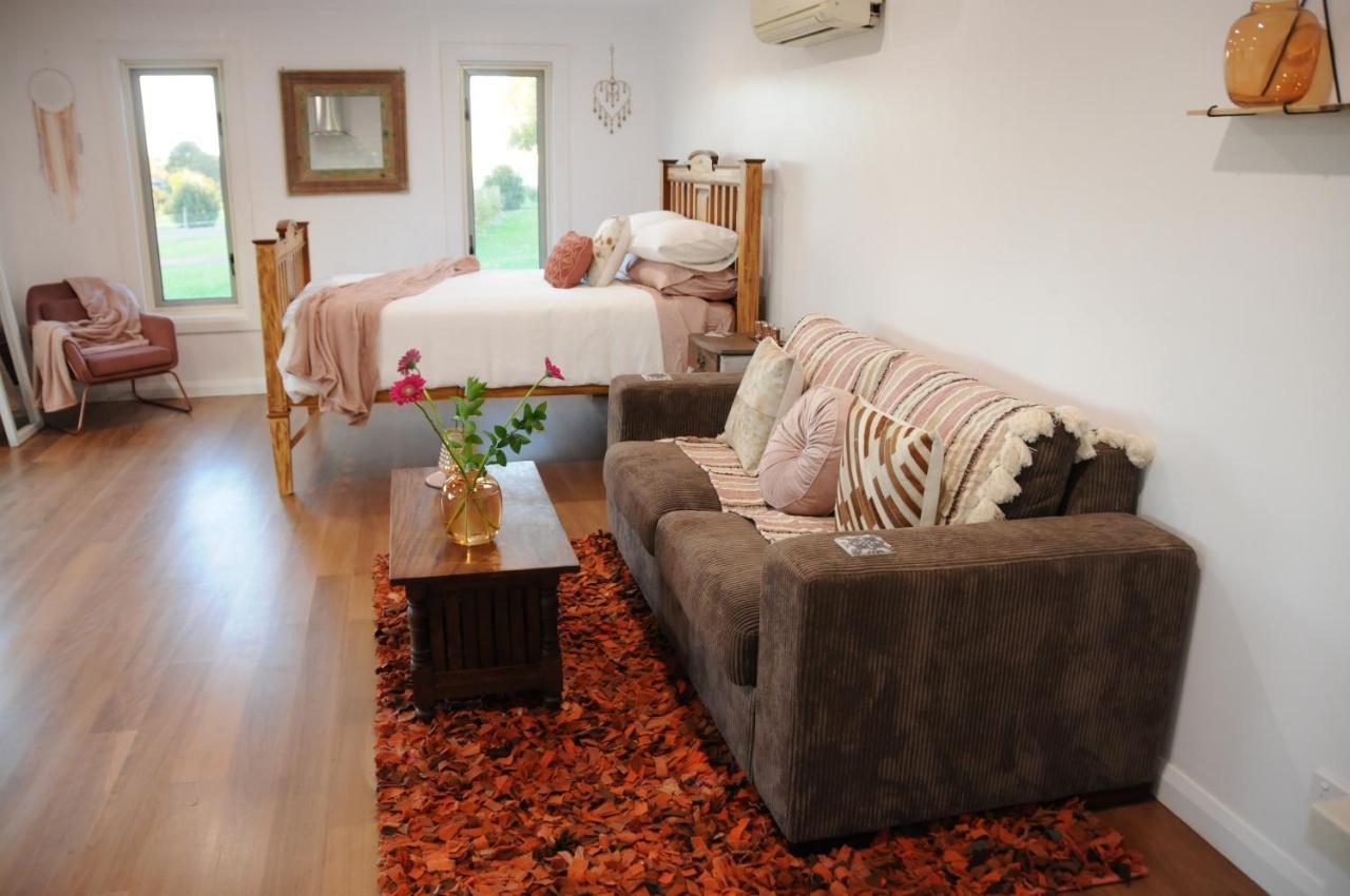 Wagtail Nest Country Retreat - Longford Vic 3851 Bed & Breakfast Sale Exterior foto